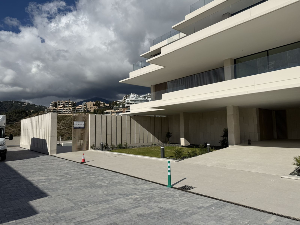 4 Bed Apartment for sale in La Quinta Costa Del Sol, Málaga, Spain