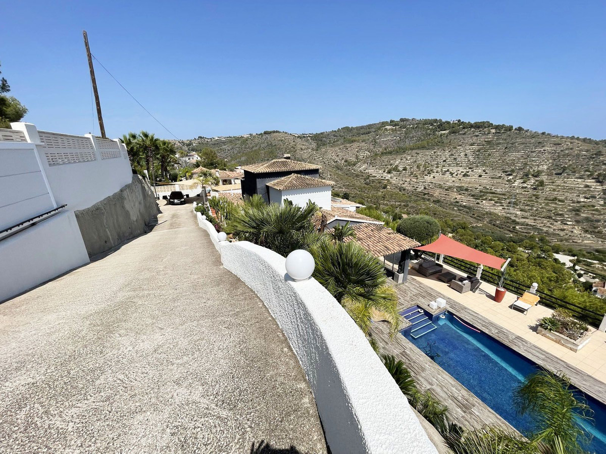 3 Bed Townhouse for sale in Calpe Costa Blanca, Alicante, Spain