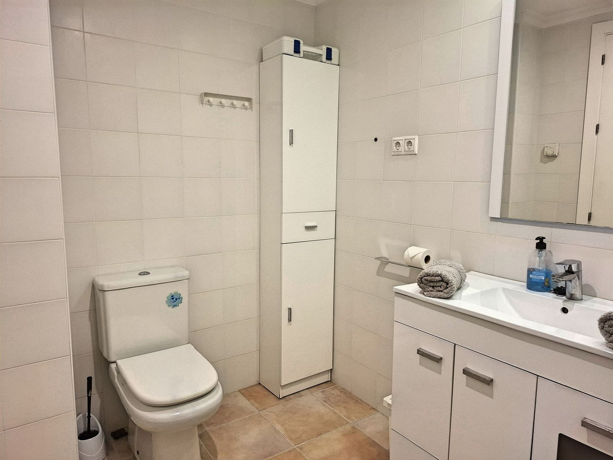 Se vende Apartamento Planta Media de 2 dormitorios en Costa Del Sol, Málaga, España