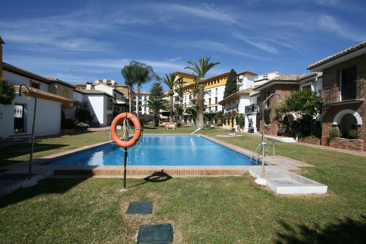Se vende Apartamento Planta Media de 2 dormitorios en Costa Del Sol, Málaga, España