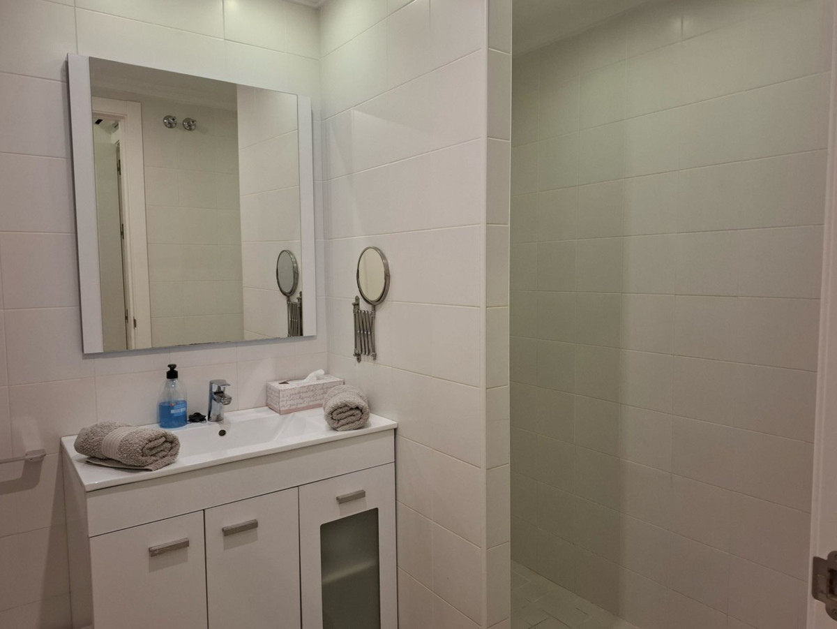 Se vende Apartamento Planta Media de 2 dormitorios en Costa Del Sol, Málaga, España