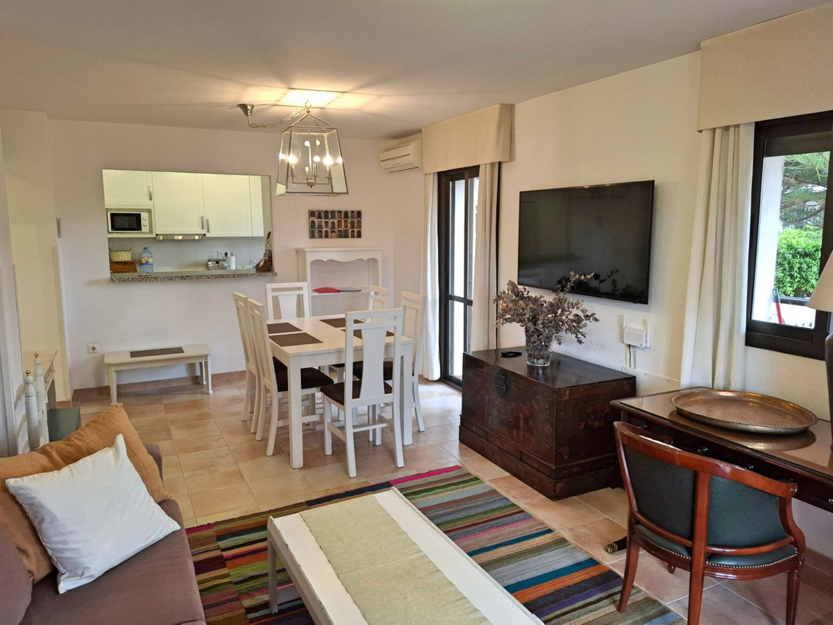 Se vende Apartamento Planta Media de 2 dormitorios en Costa Del Sol, Málaga, España