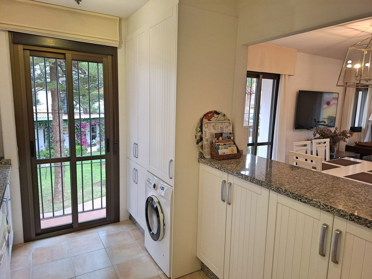 Se vende Apartamento Planta Media de 2 dormitorios en Costa Del Sol, Málaga, España