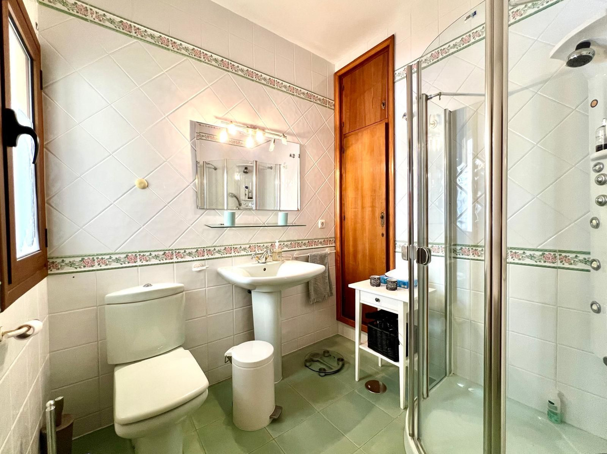 Se vende Villa - Chalet de 4 dormitorios en Costa Del Sol, Málaga, España