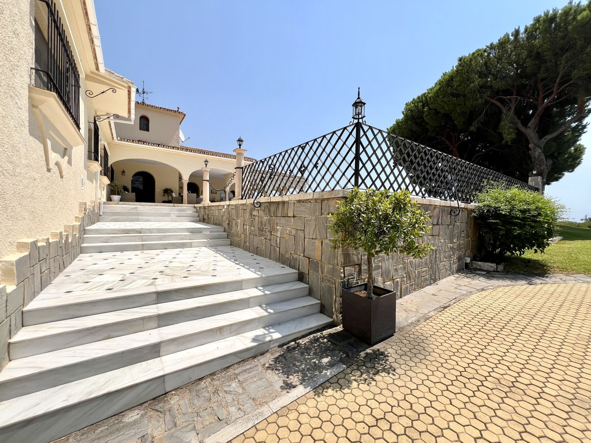 Se vende Villa - Chalet de 4 dormitorios en Costa Del Sol, Málaga, España