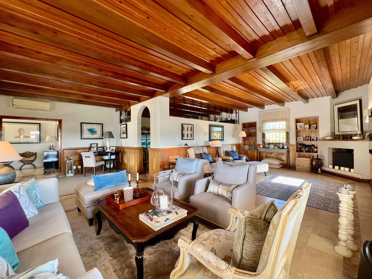 Se vende Villa - Chalet de 4 dormitorios en Costa Del Sol, Málaga, España