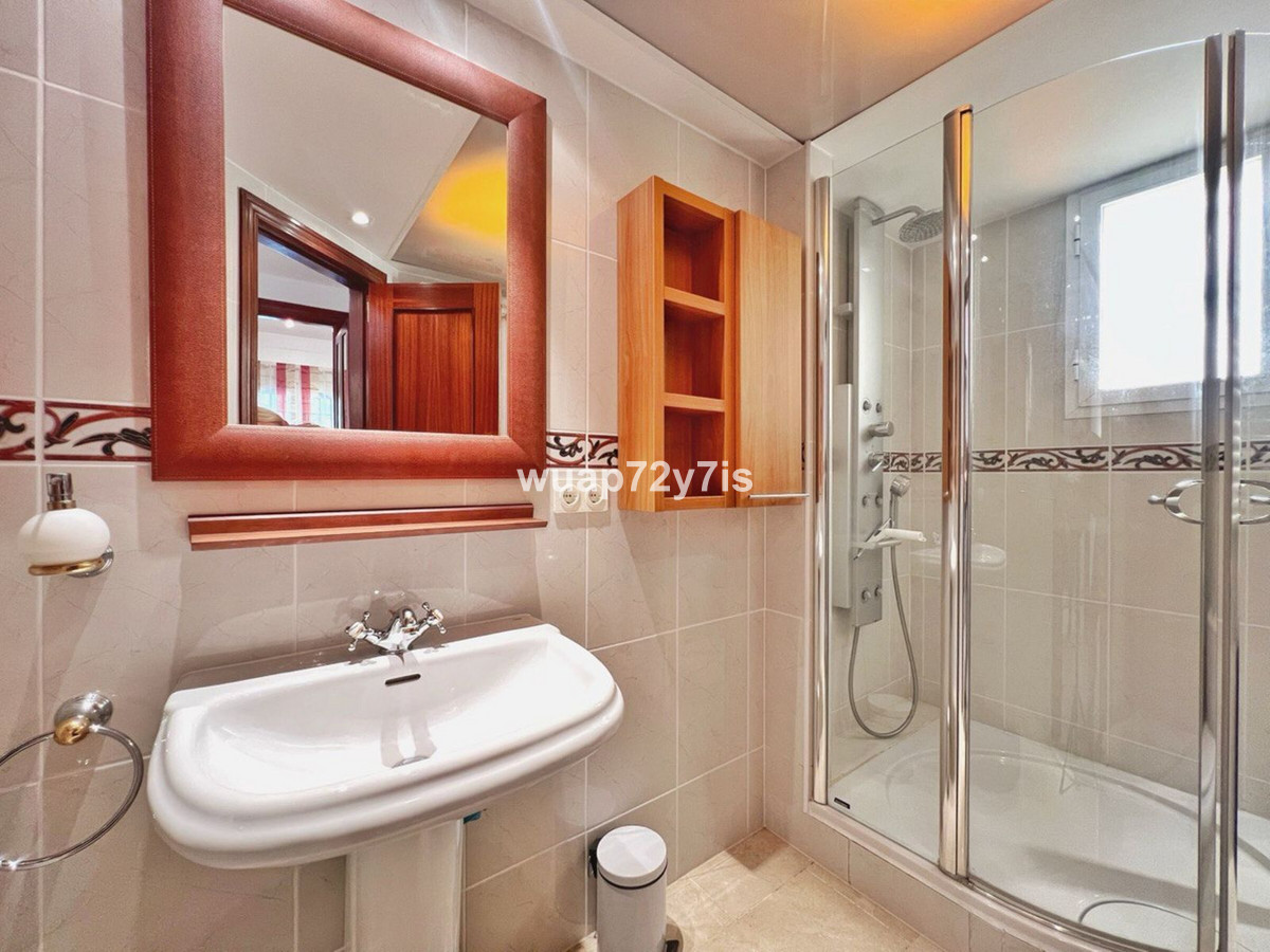 Se vende Pareada de 5 dormitorios en Costa Del Sol, Málaga, España