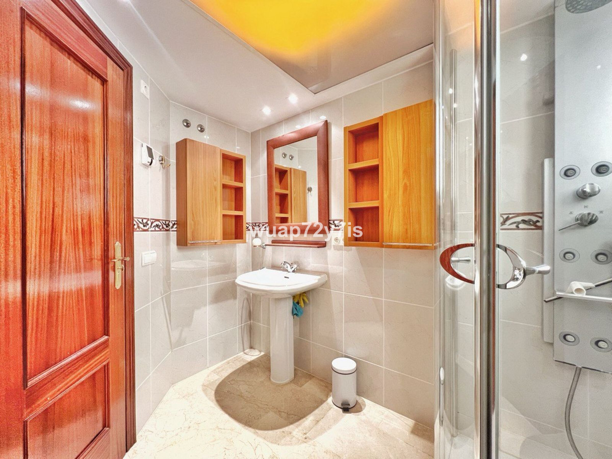 Se vende Pareada de 5 dormitorios en Costa Del Sol, Málaga, España