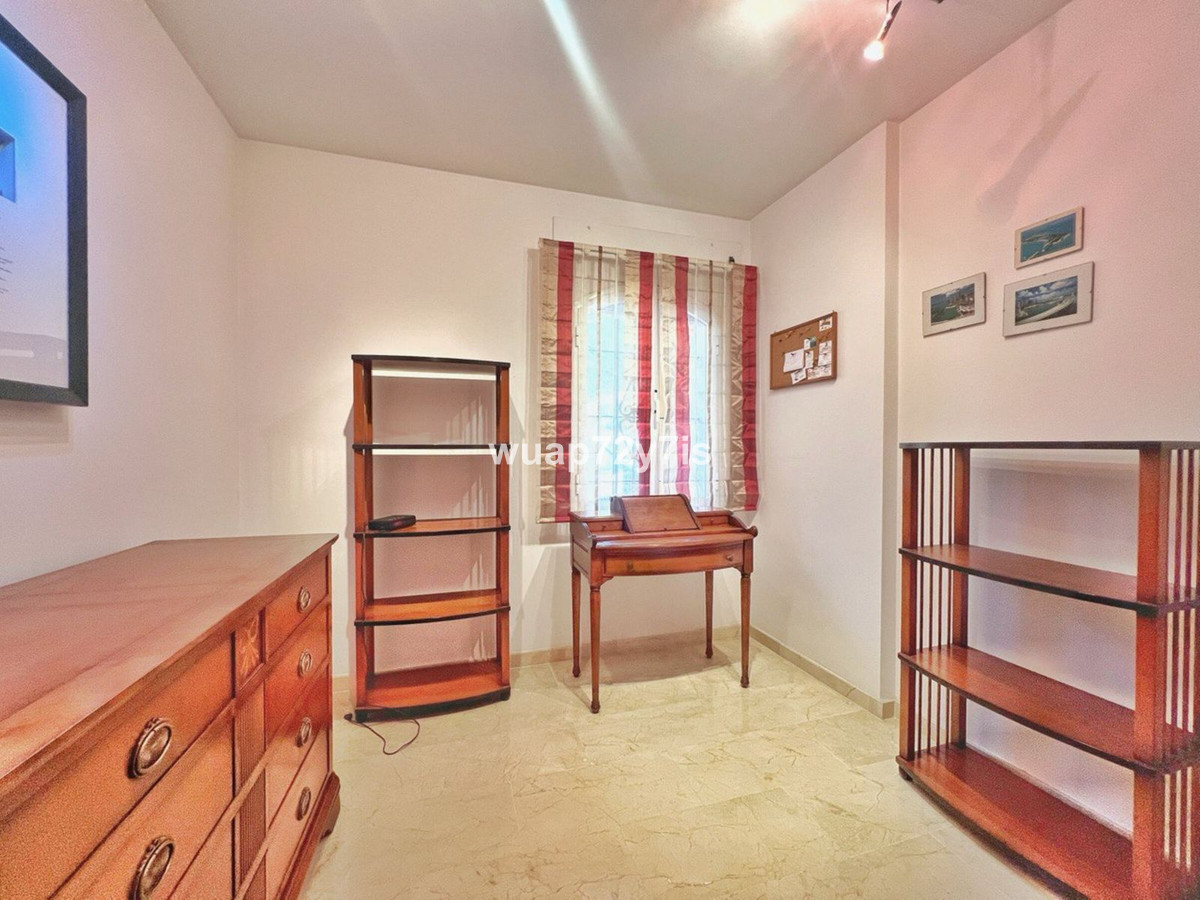 Se vende Pareada de 5 dormitorios en Costa Del Sol, Málaga, España