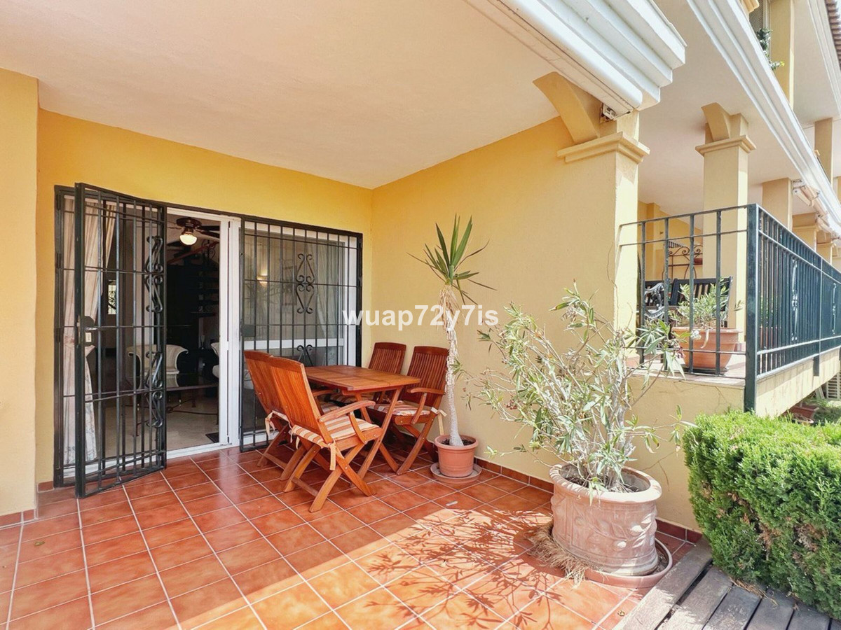 Se vende Pareada de 5 dormitorios en Costa Del Sol, Málaga, España