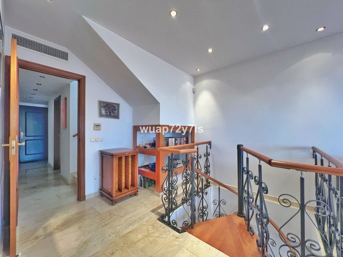 Se vende Pareada de 5 dormitorios en Costa Del Sol, Málaga, España