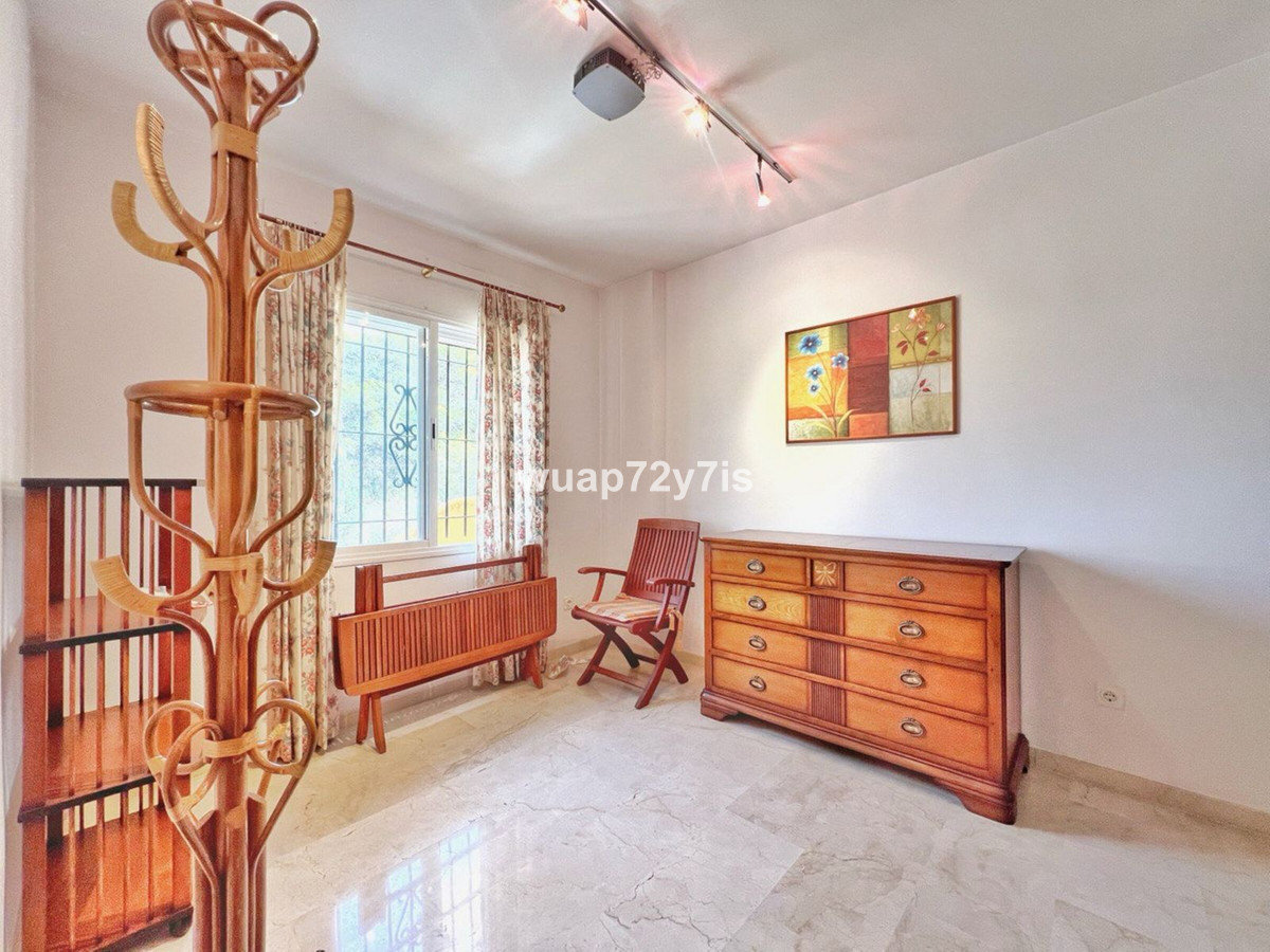 Se vende Pareada de 5 dormitorios en Costa Del Sol, Málaga, España