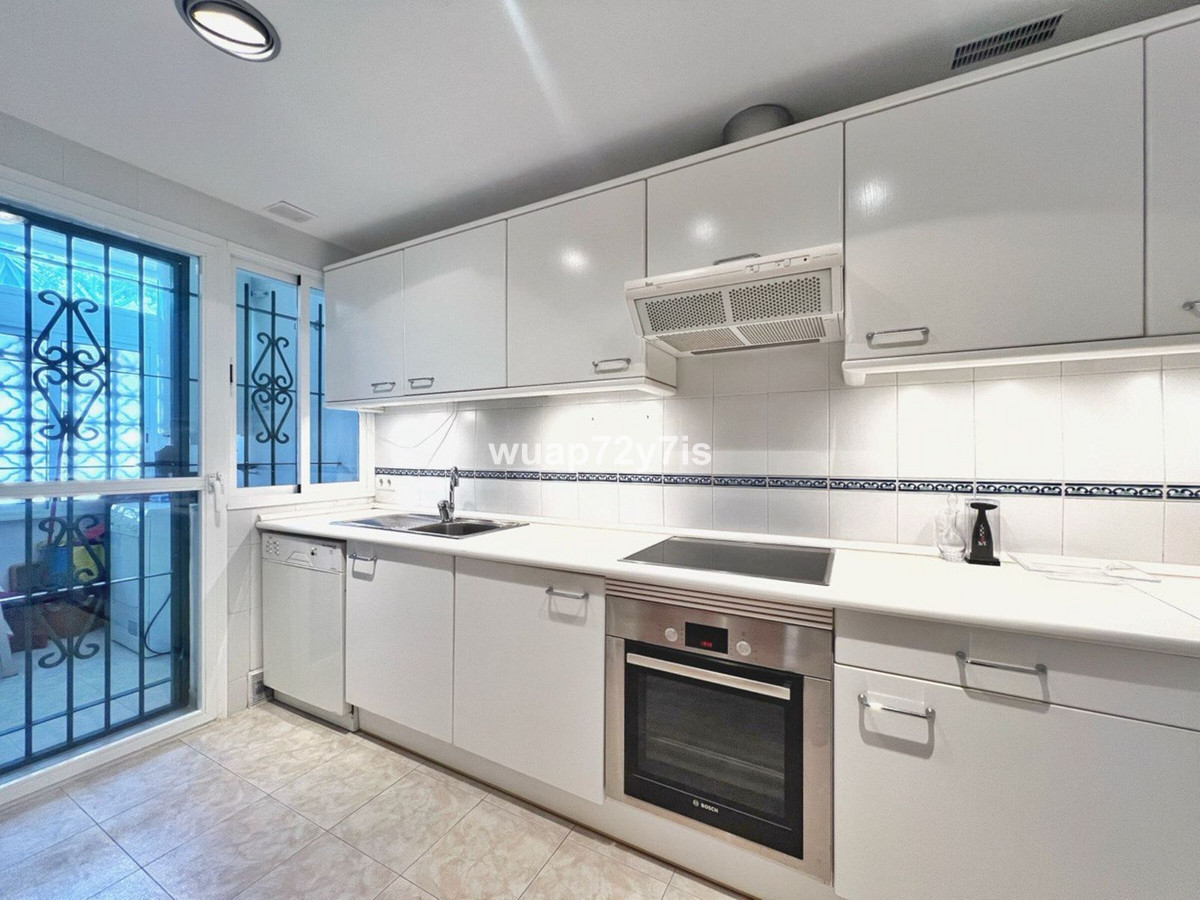 Se vende Pareada de 5 dormitorios en Costa Del Sol, Málaga, España