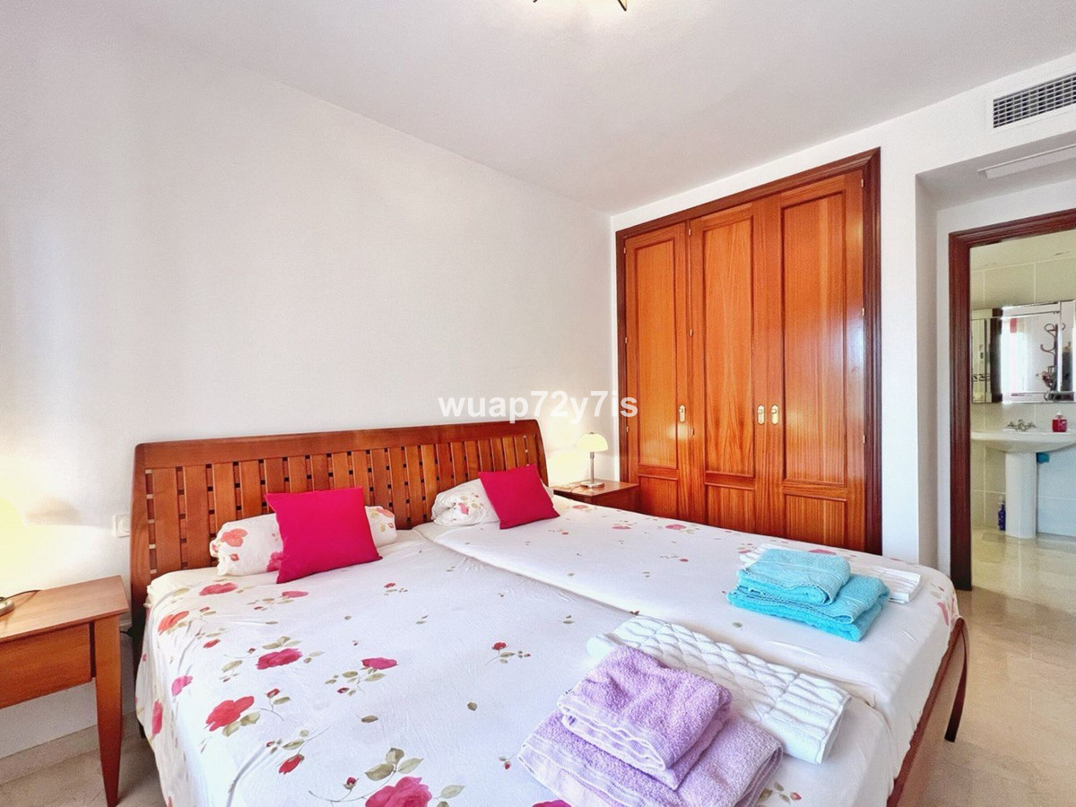 Se vende Pareada de 5 dormitorios en Costa Del Sol, Málaga, España