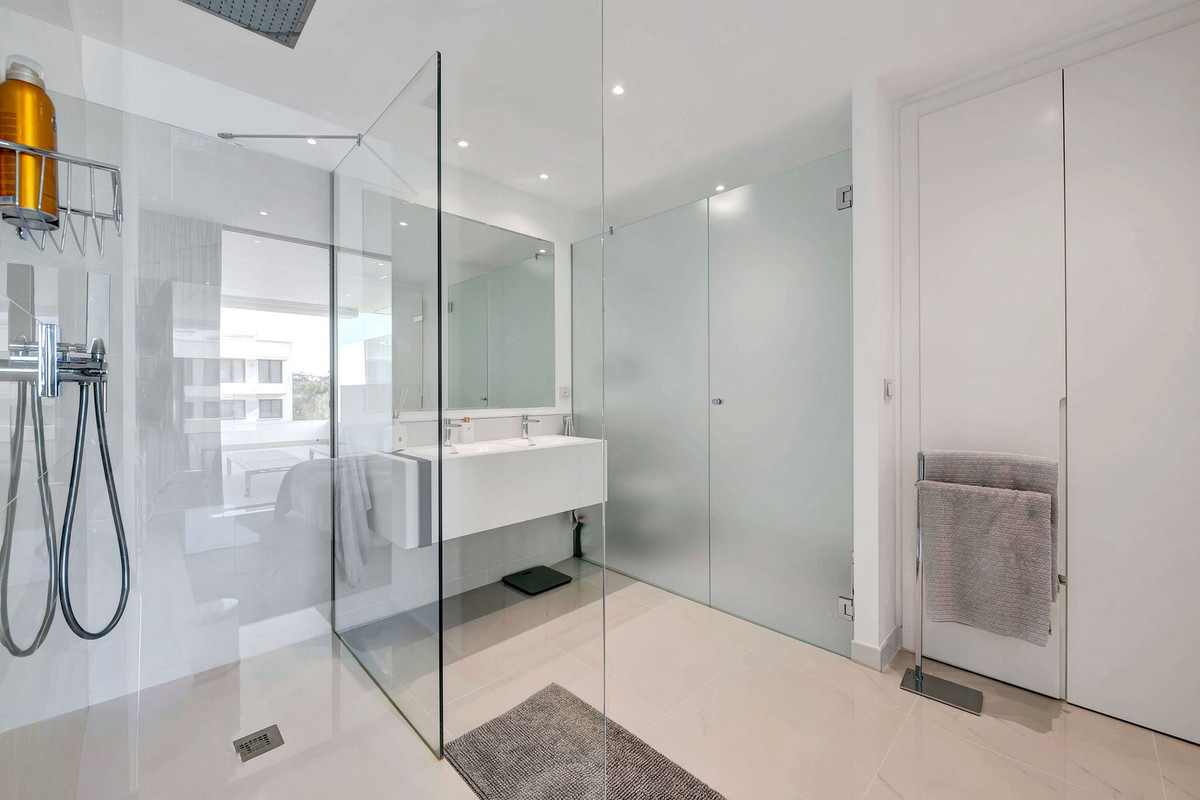 Se vende Apartamento Planta Media de 2 dormitorios en Costa Del Sol, Málaga, España