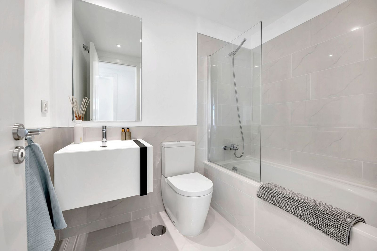 Se vende Apartamento Planta Media de 2 dormitorios en Costa Del Sol, Málaga, España