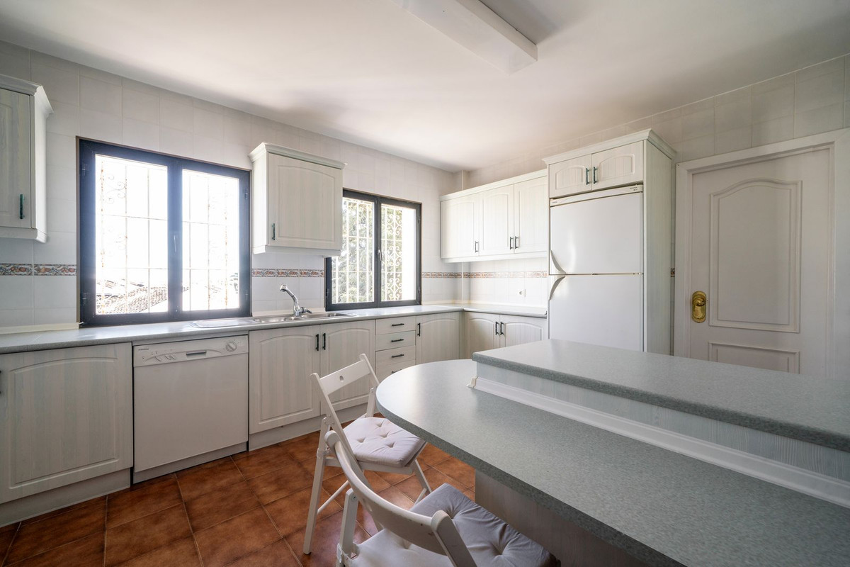 3 Bed Apartment for sale in Nueva Andalucía Costa Del Sol, Málaga, Spain