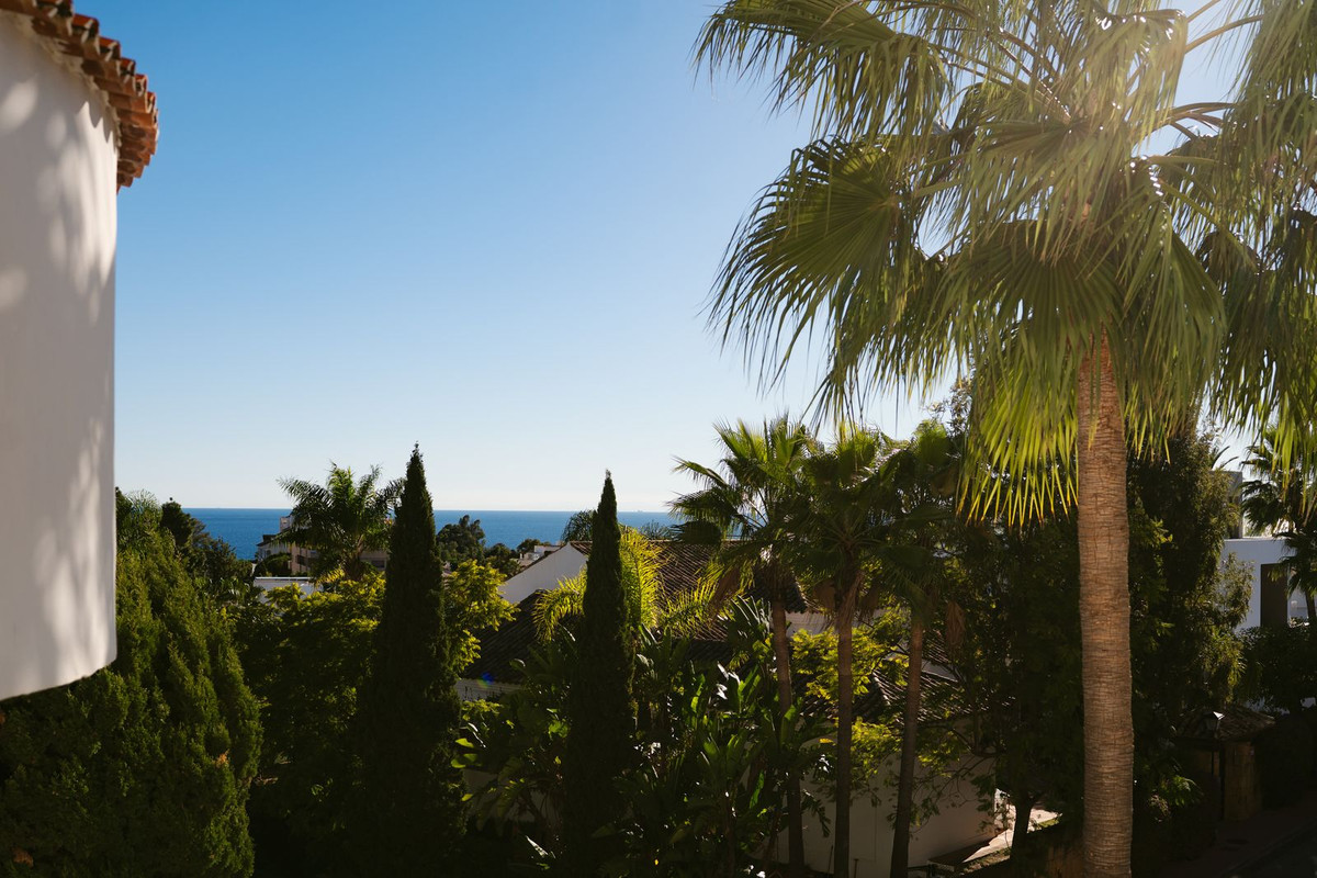 3 Bed Apartment for sale in Nueva Andalucía Costa Del Sol, Málaga, Spain