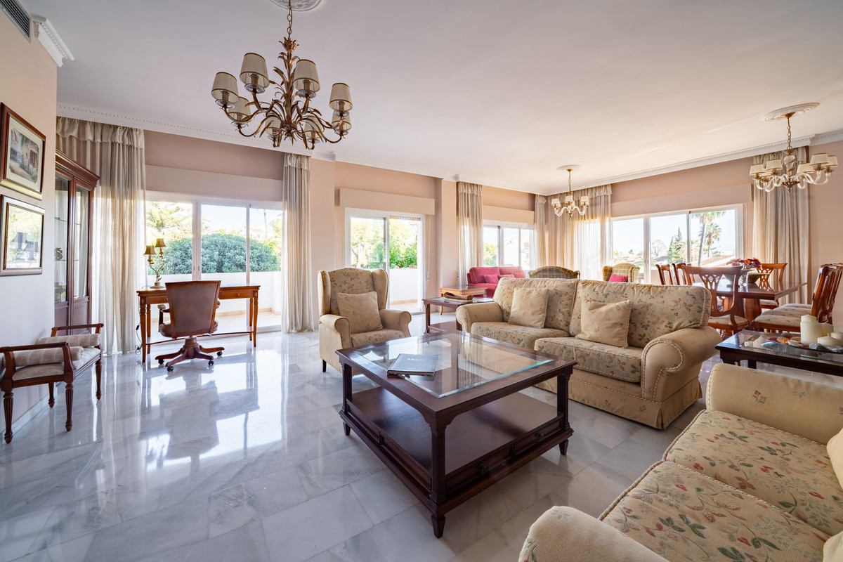 3 Bed Apartment for sale in Nueva Andalucía Costa Del Sol, Málaga, Spain