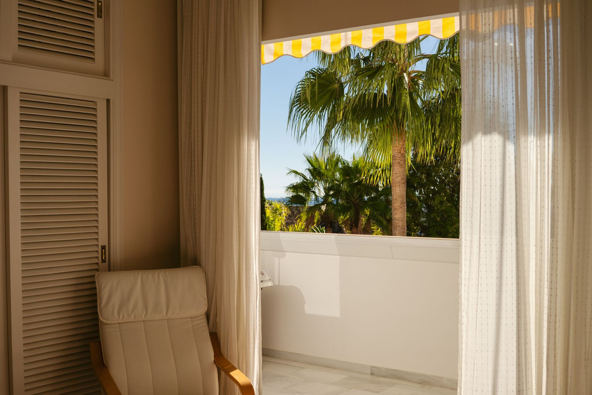 3 Bed Apartment for sale in Nueva Andalucía Costa Del Sol, Málaga, Spain