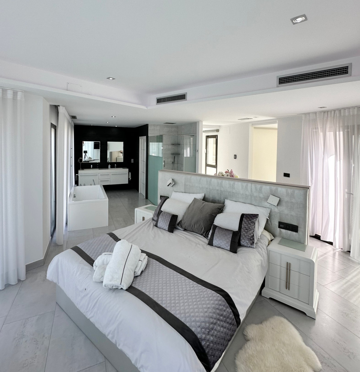 5 Bed Townhouse for sale in Javea Costa Blanca, Alicante, Spain
