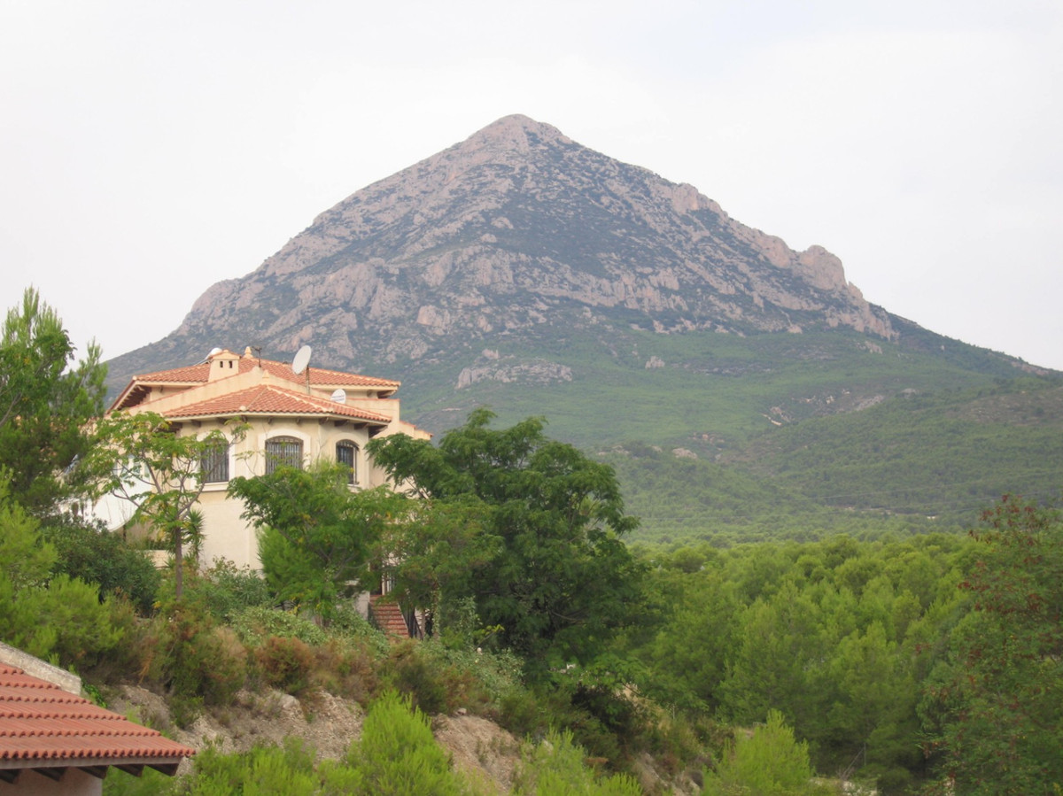 10 Bed Townhouse for sale in La Nucia Costa Blanca, Alicante, Spain