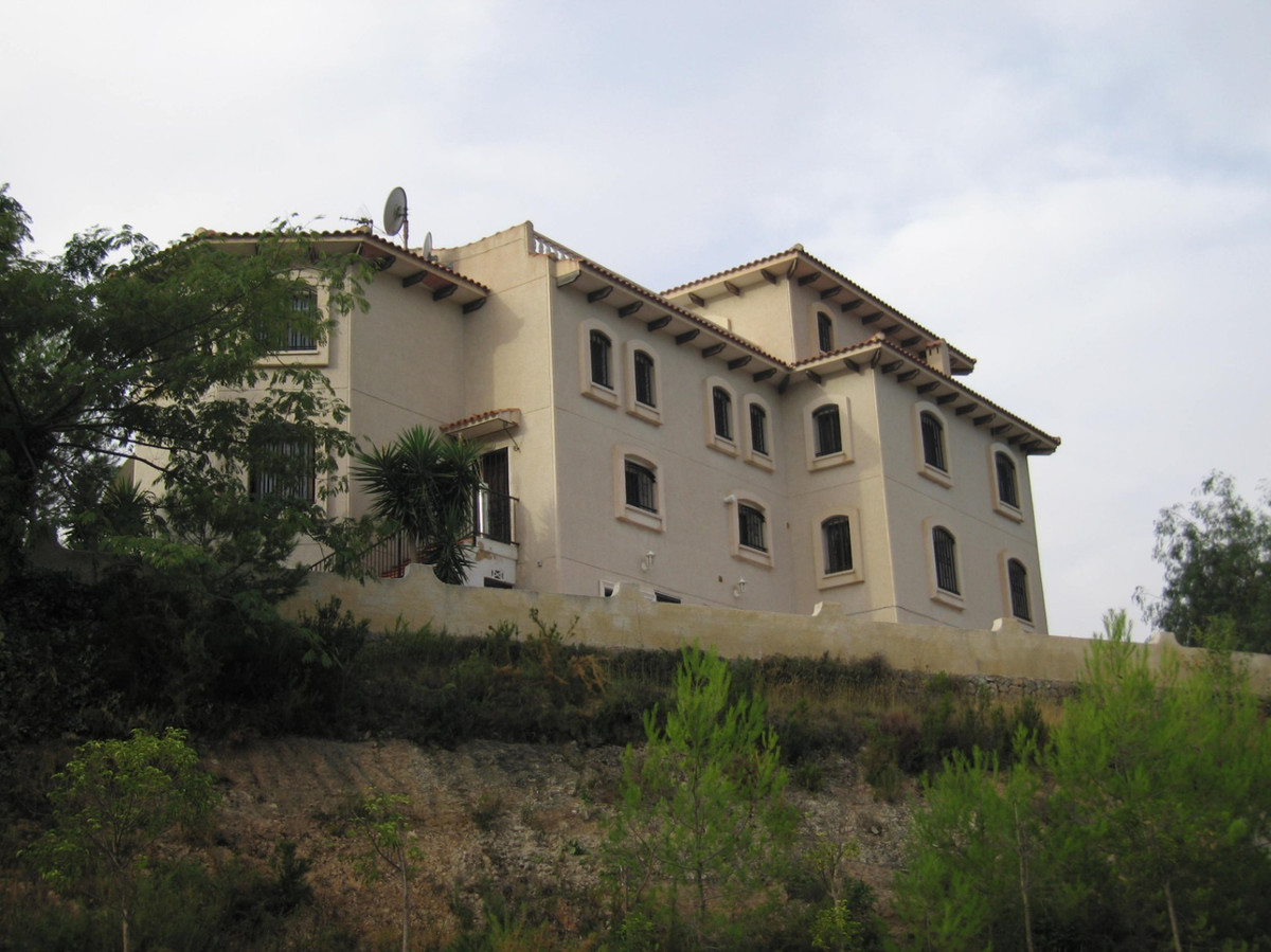 10 Bed Townhouse for sale in La Nucia Costa Blanca, Alicante, Spain