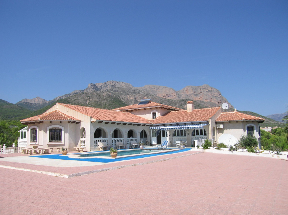 10 Bed Townhouse for sale in La Nucia Costa Blanca, Alicante, Spain