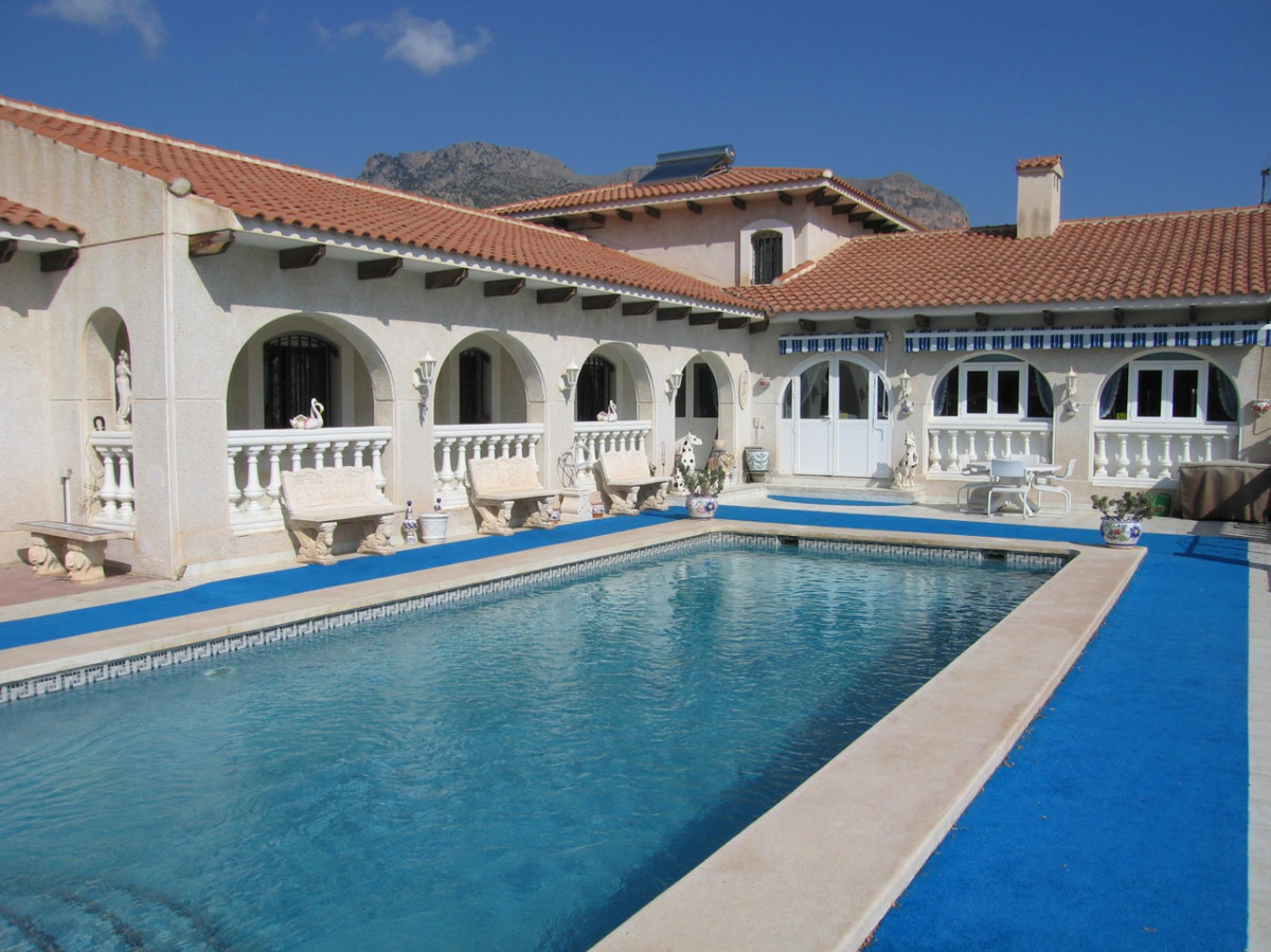 10 Bed Townhouse for sale in La Nucia Costa Blanca, Alicante, Spain