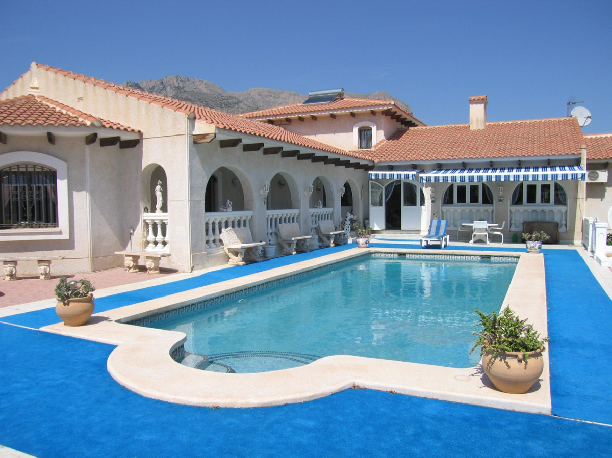 10 Bed Townhouse for sale in La Nucia Costa Blanca, Alicante, Spain