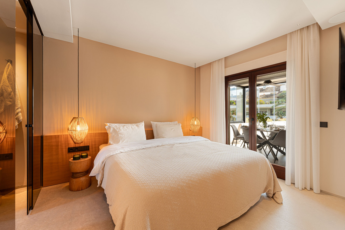 3 Bed Apartment for sale in The Golden Mile Costa Del Sol, Málaga, Spain