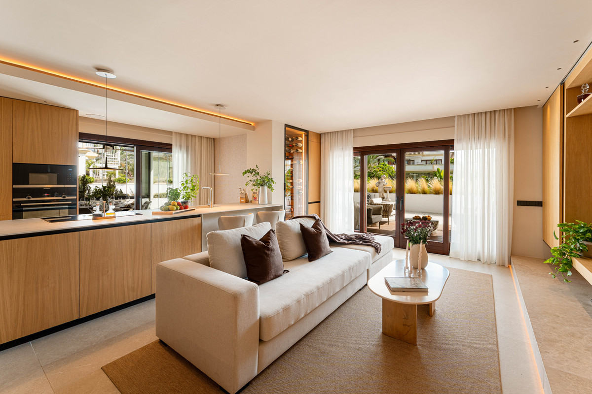 3 Bed Apartment for sale in The Golden Mile Costa Del Sol, Málaga, Spain