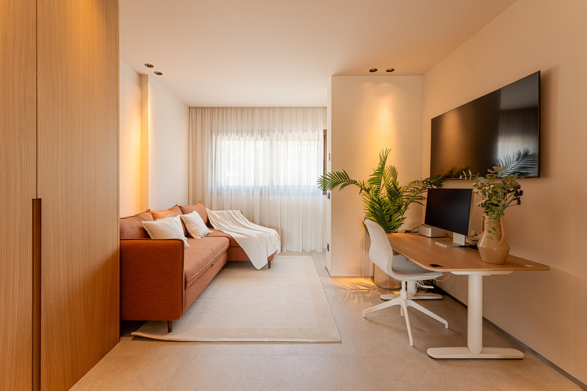 3 Bed Apartment for sale in The Golden Mile Costa Del Sol, Málaga, Spain