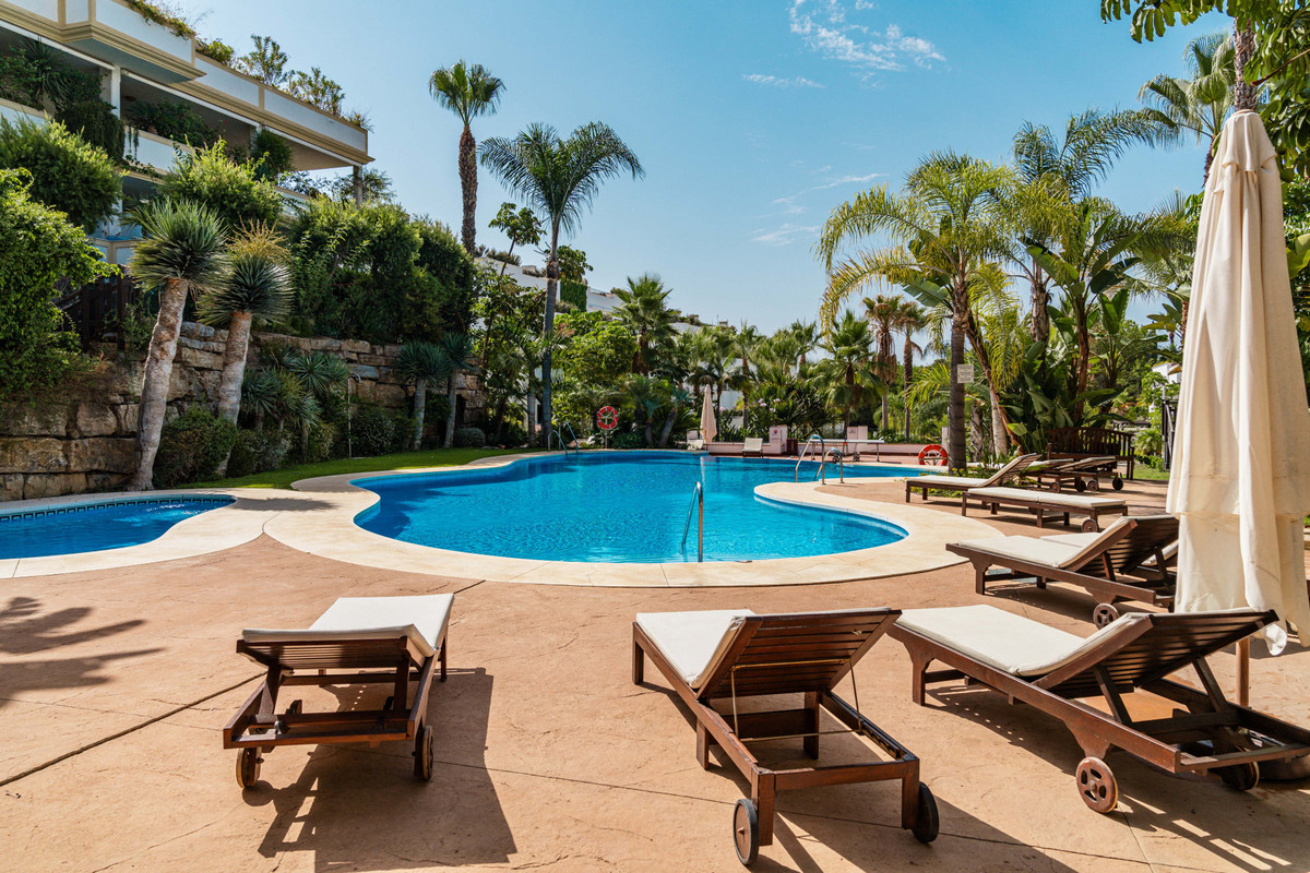 3 Bed Apartment for sale in The Golden Mile Costa Del Sol, Málaga, Spain