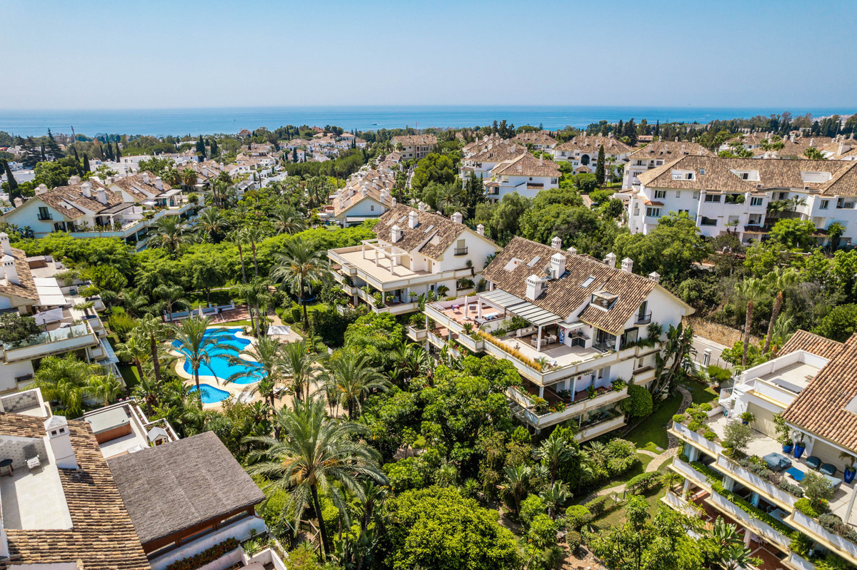 3 Bed Apartment for sale in The Golden Mile Costa Del Sol, Málaga, Spain