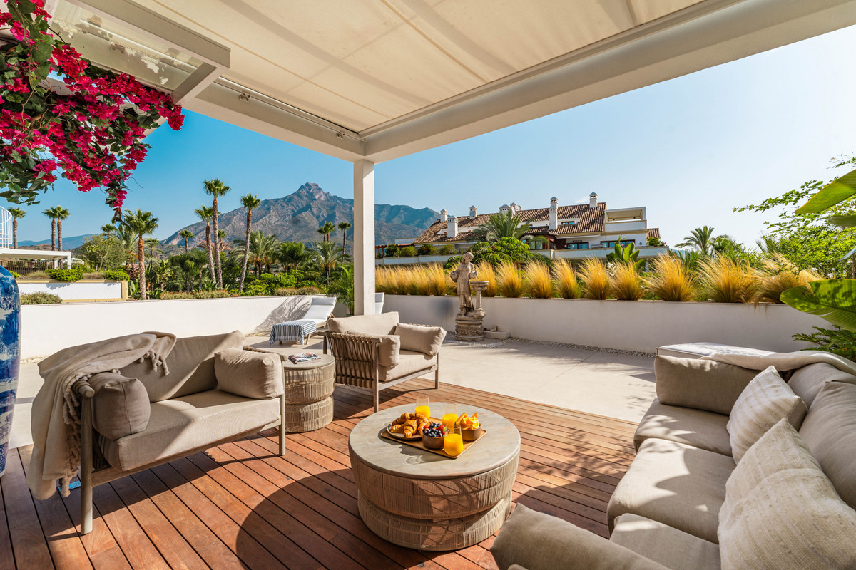 3 Bed Apartment for sale in The Golden Mile Costa Del Sol, Málaga, Spain