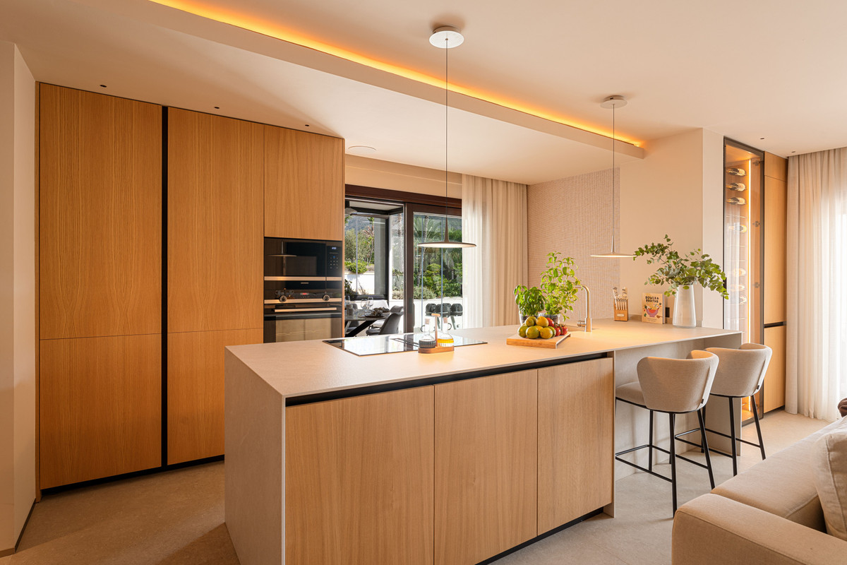 3 Bed Apartment for sale in The Golden Mile Costa Del Sol, Málaga, Spain