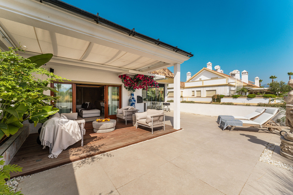 3 Bed Apartment for sale in The Golden Mile Costa Del Sol, Málaga, Spain