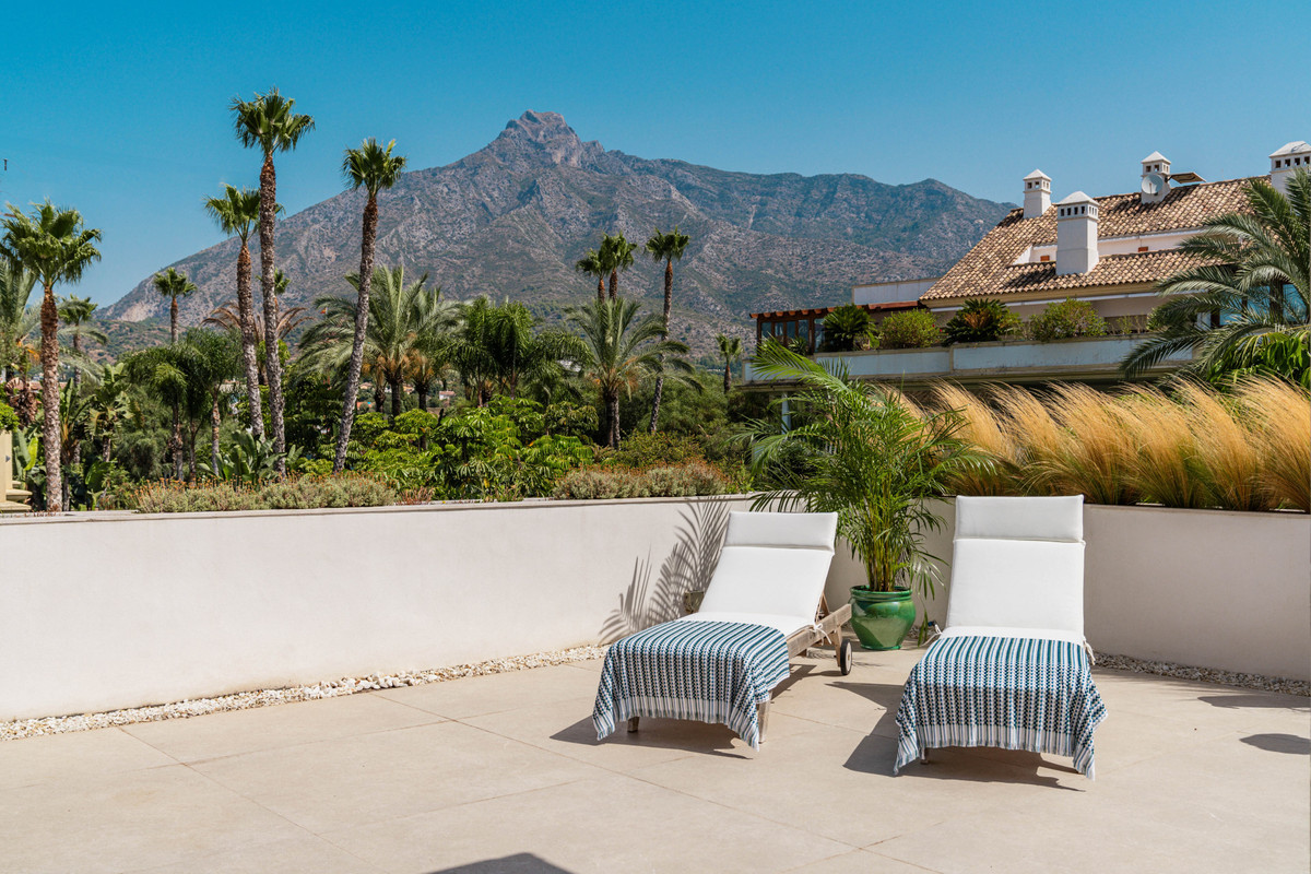 3 Bed Apartment for sale in The Golden Mile Costa Del Sol, Málaga, Spain
