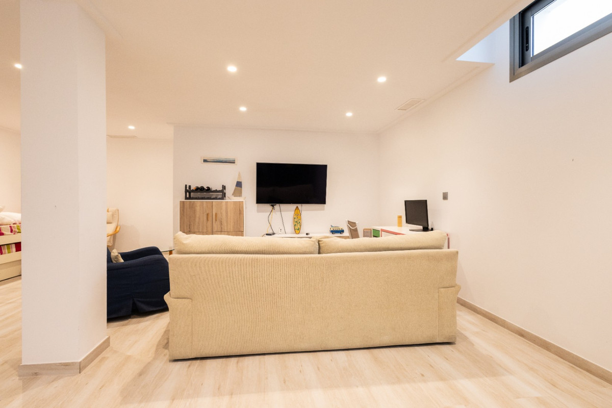 Se vende Villa - Chalet de 4 dormitorios en Costa Blanca, Alicante, España