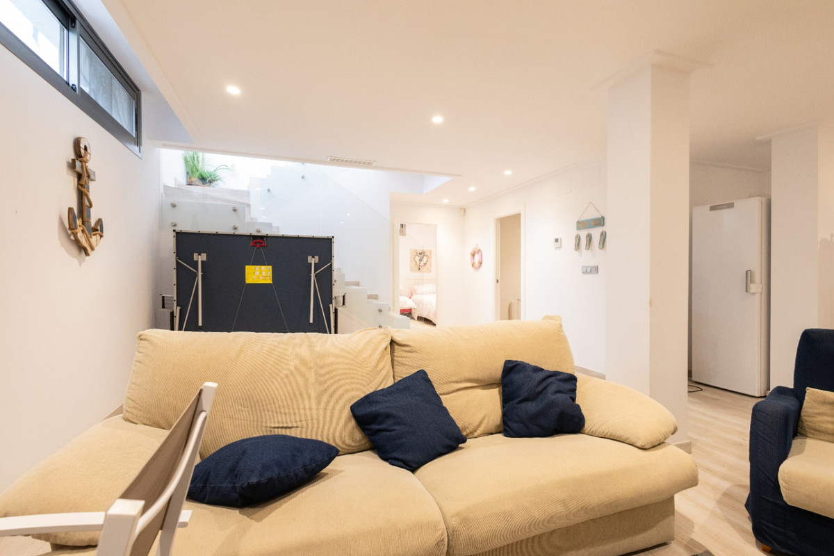Se vende Villa - Chalet de 4 dormitorios en Costa Blanca, Alicante, España