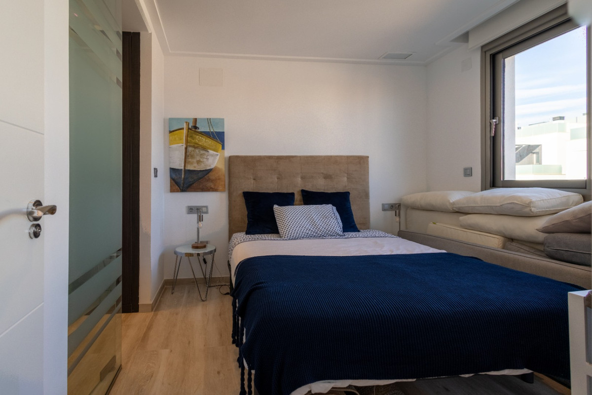 Se vende Villa - Chalet de 4 dormitorios en Costa Blanca, Alicante, España