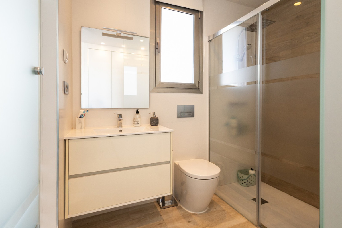 Se vende Villa - Chalet de 4 dormitorios en Costa Blanca, Alicante, España