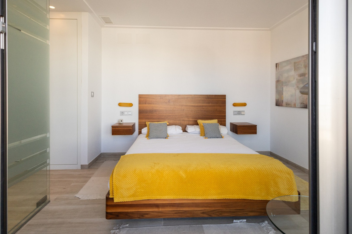 Se vende Villa - Chalet de 4 dormitorios en Costa Blanca, Alicante, España