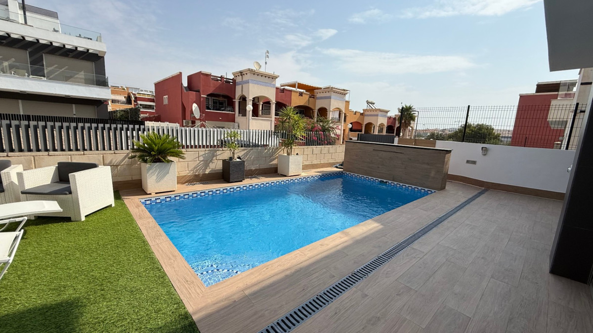 Se vende Villa - Chalet de 4 dormitorios en Costa Blanca, Alicante, España