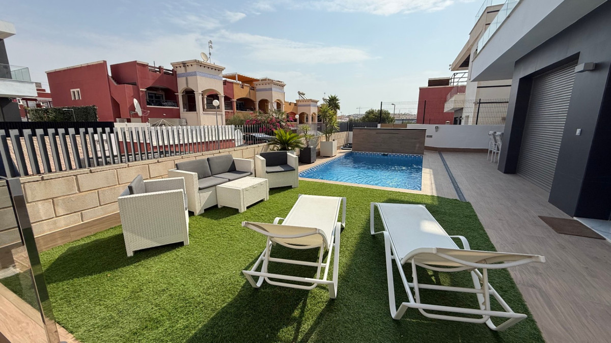 Se vende Villa - Chalet de 4 dormitorios en Costa Blanca, Alicante, España