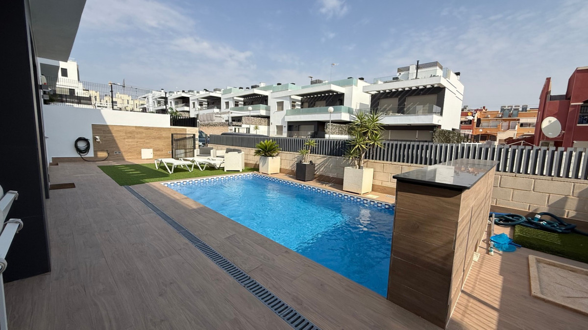 Se vende Villa - Chalet de 4 dormitorios en Costa Blanca, Alicante, España