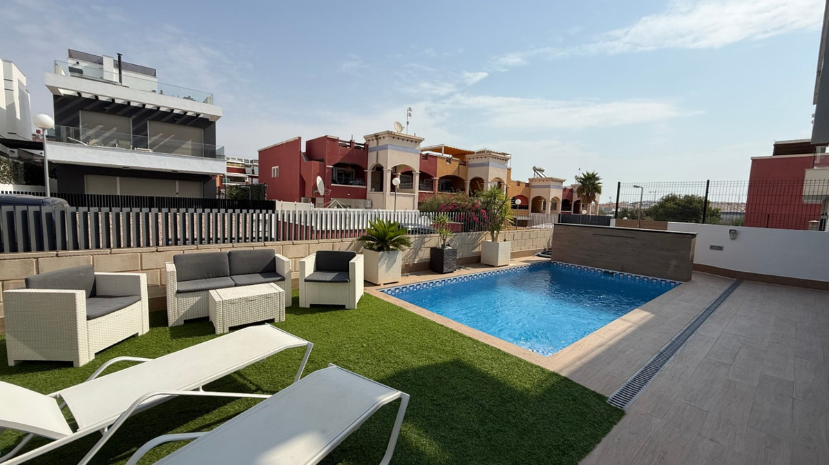 Se vende Villa - Chalet de 4 dormitorios en Costa Blanca, Alicante, España