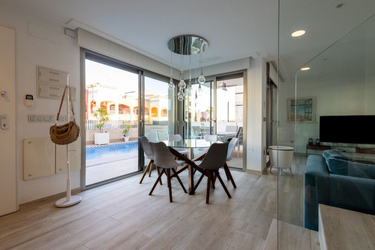 Se vende Villa - Chalet de 4 dormitorios en Costa Blanca, Alicante, España