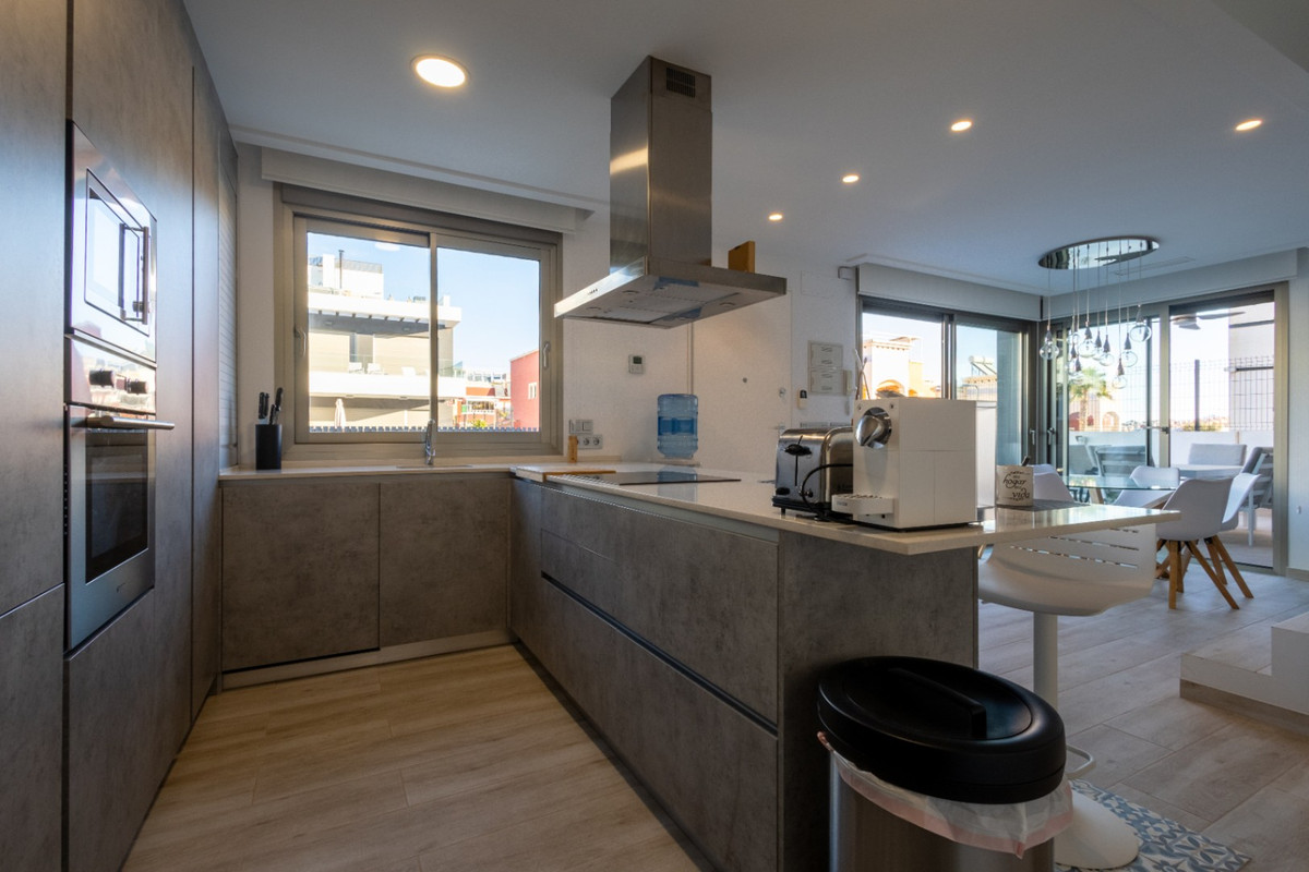 Se vende Villa - Chalet de 4 dormitorios en Costa Blanca, Alicante, España